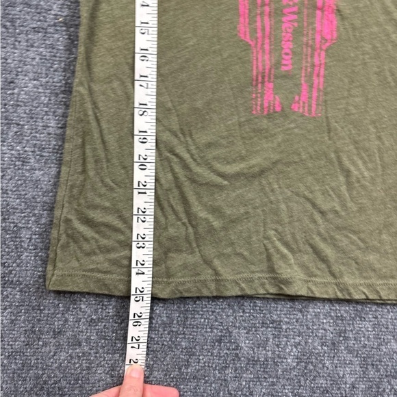 SMITH & WESSON Women’s Green Graphic T-Shirt “Respect” Revolver size: Large - Picture 5 of 5